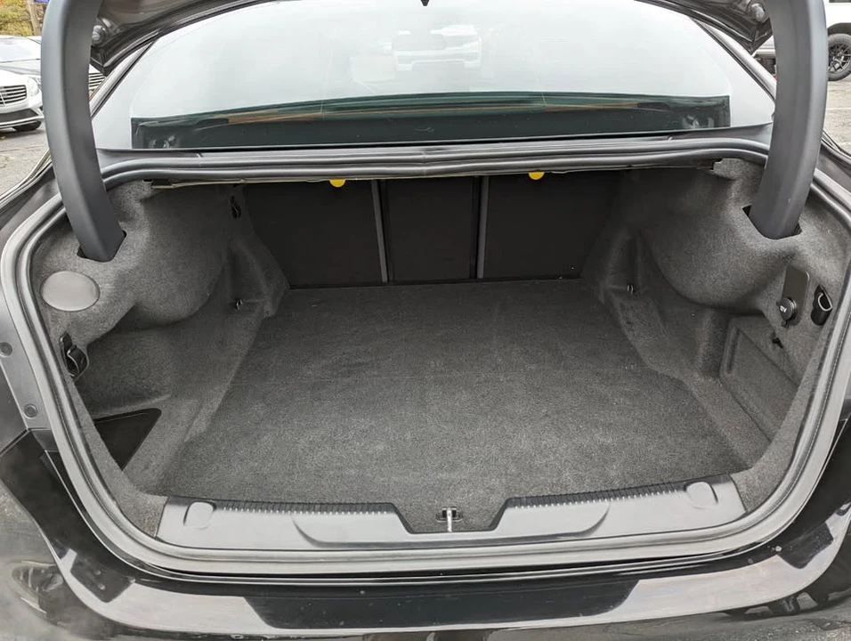 2017 Jaguar XE - Image 15 of 18