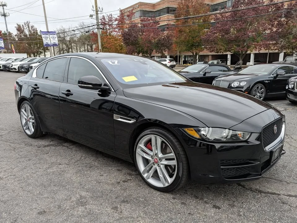 2017 Jaguar XE - Image 5 of 18