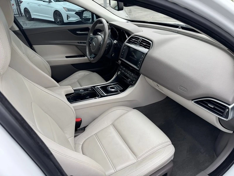 2017 Jaguar XE - Image 8 of 17