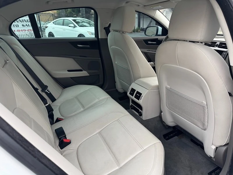 2017 Jaguar XE - Image 10 of 17