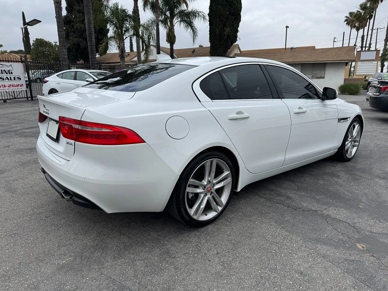 2017 Jaguar XE - Image 6 of 17