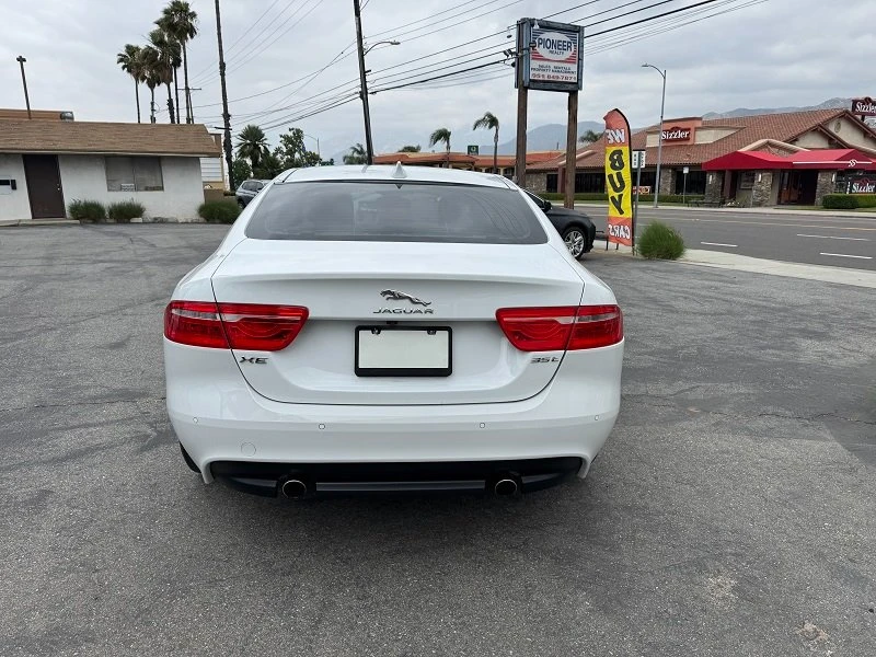 2017 Jaguar XE - Image 5 of 17