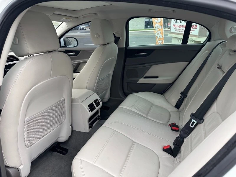 2017 Jaguar XE - Image 9 of 17