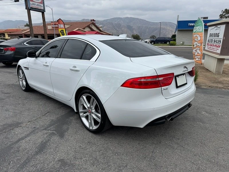 2017 Jaguar XE - Image 4 of 17