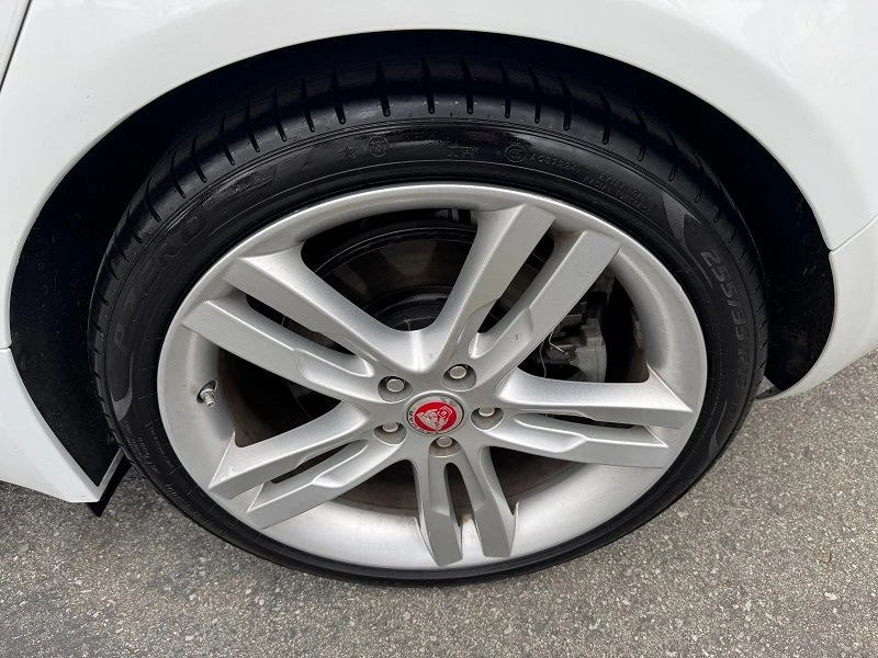 2017 Jaguar XE - Image 17 of 17