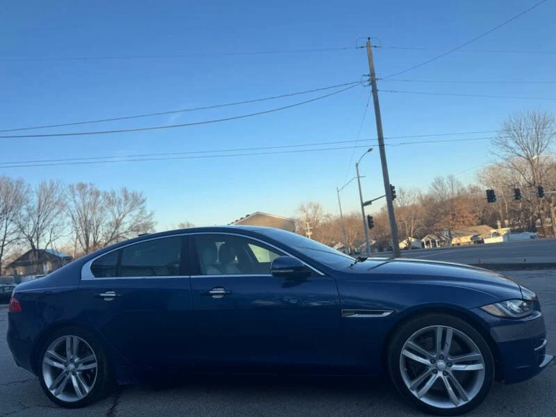 2017 Jaguar XE - Image 3 of 16