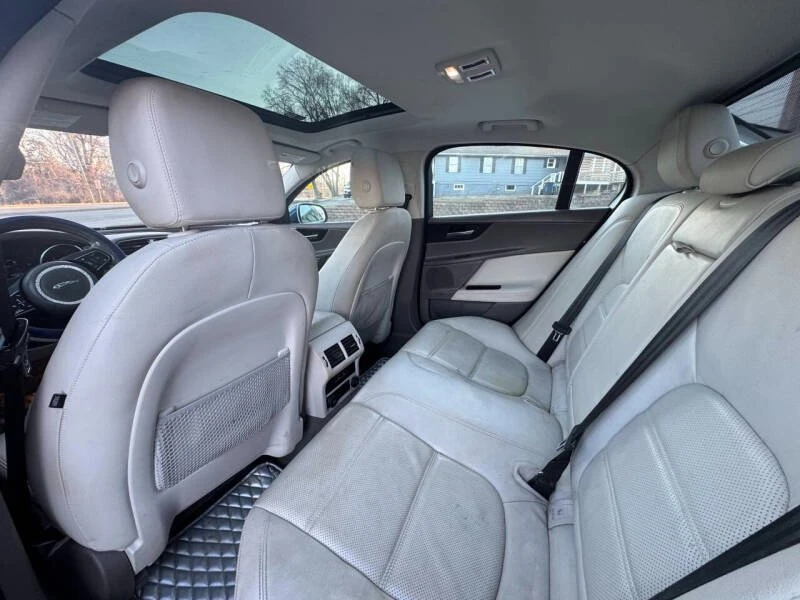 2017 Jaguar XE - Image 11 of 16