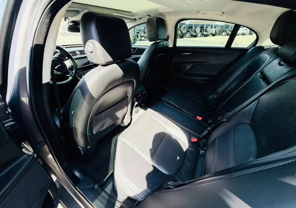 2017 Jaguar XE - Image 8 of 9