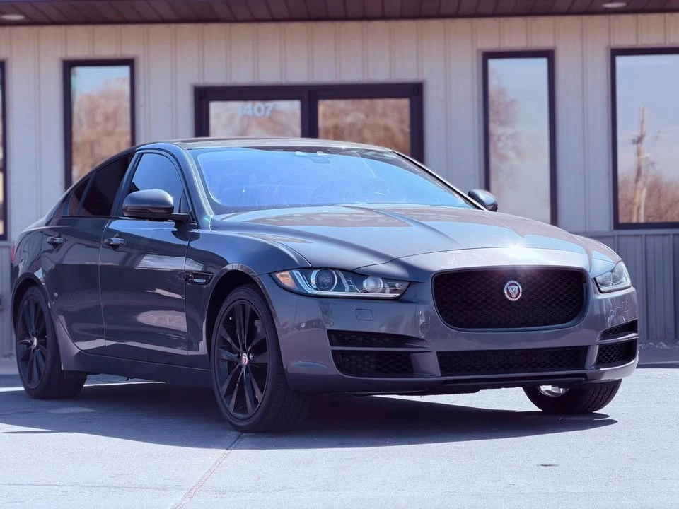 2017 Jaguar XE - Image 2 of 9