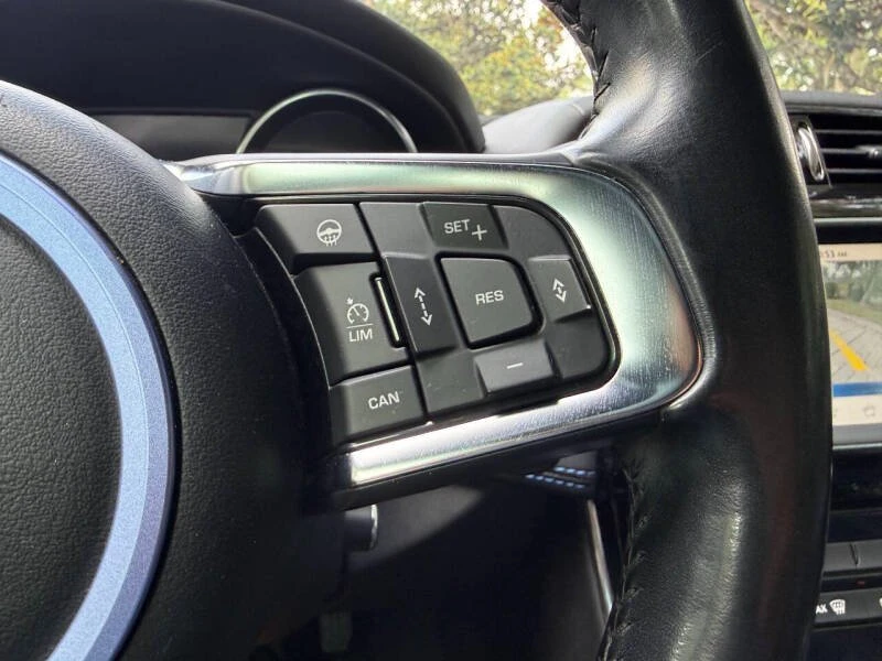 2017 Jaguar XE - Image 13 of 20