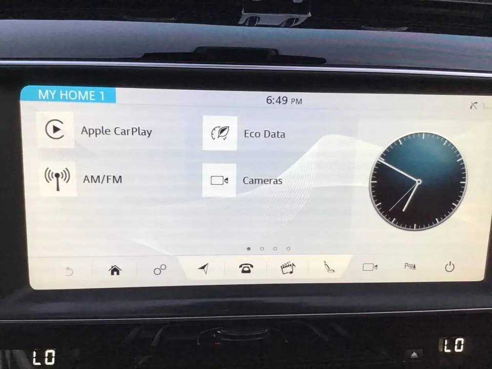 2017 Jaguar XE - Image 10 of 19
