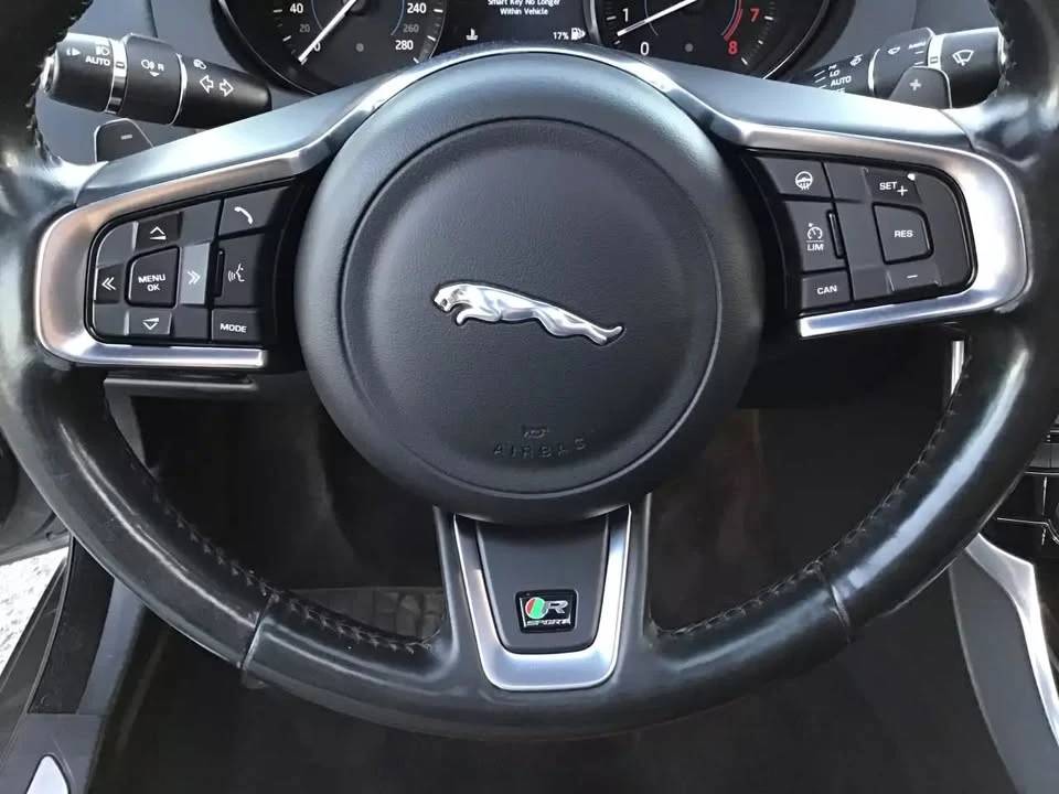 2017 Jaguar XE - Image 17 of 19