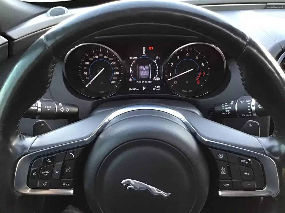 2017 Jaguar XE - Image 17 of 20