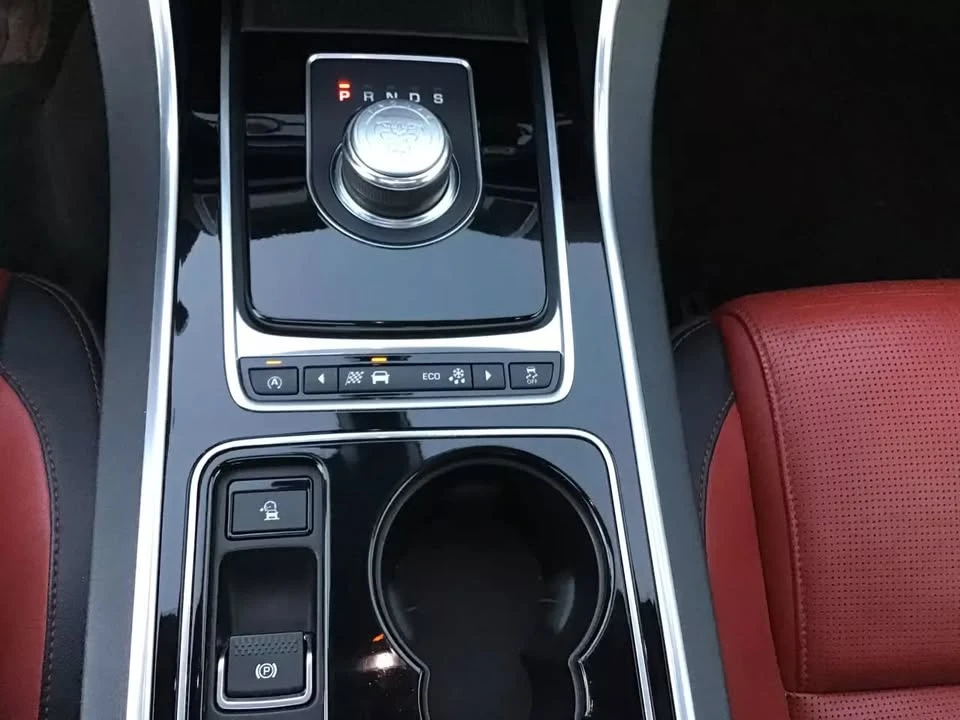 2017 Jaguar XE - Image 19 of 19