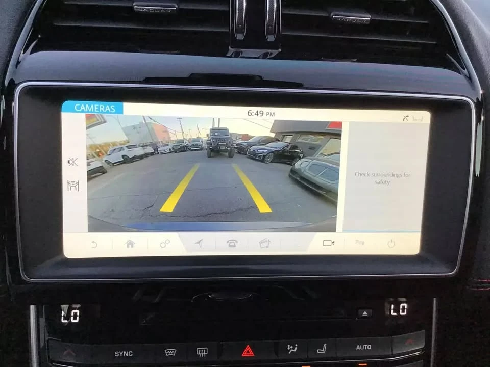 2017 Jaguar XE - Image 10 of 20