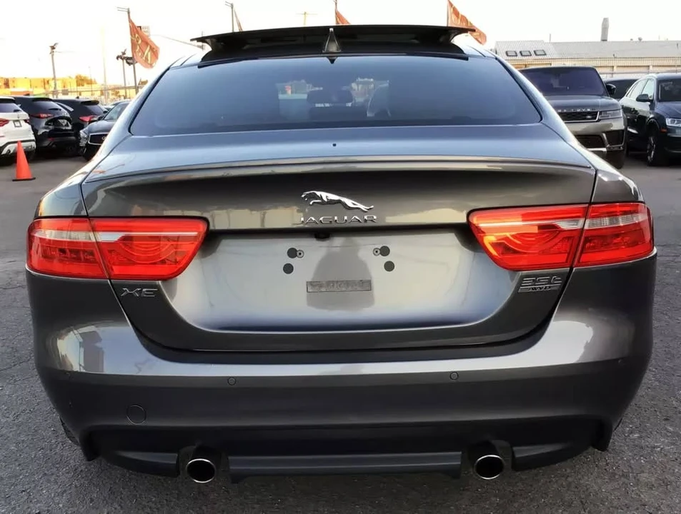 2017 Jaguar XE - Image 7 of 20