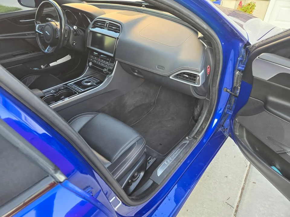 2017 Jaguar XE - Image 6 of 7