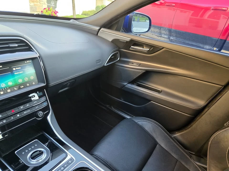 2017 Jaguar XE - Image 2 of 7