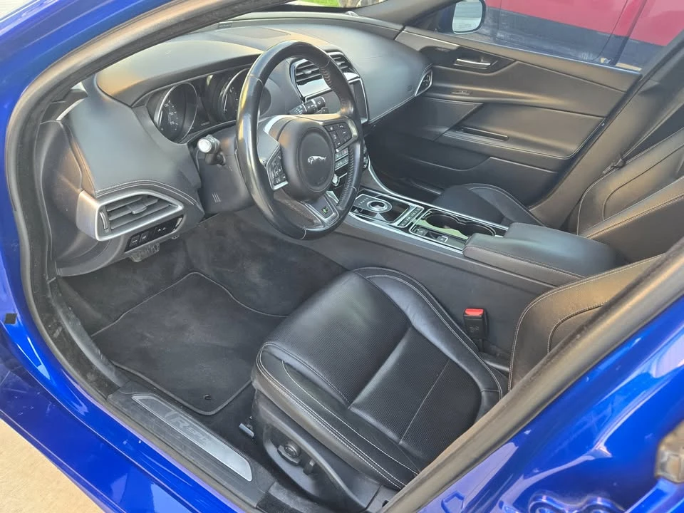 2017 Jaguar XE - Image 5 of 7