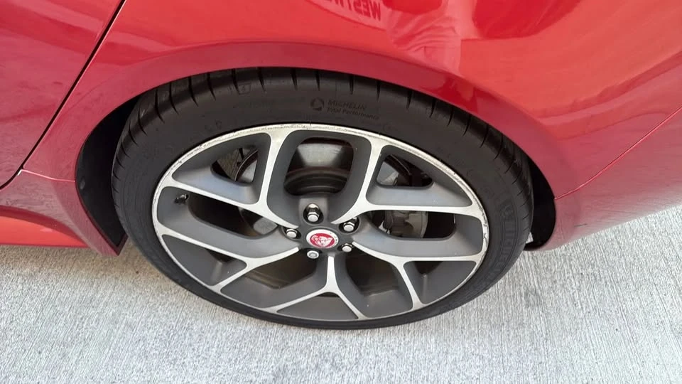 2017 Jaguar XE - Image 10 of 17