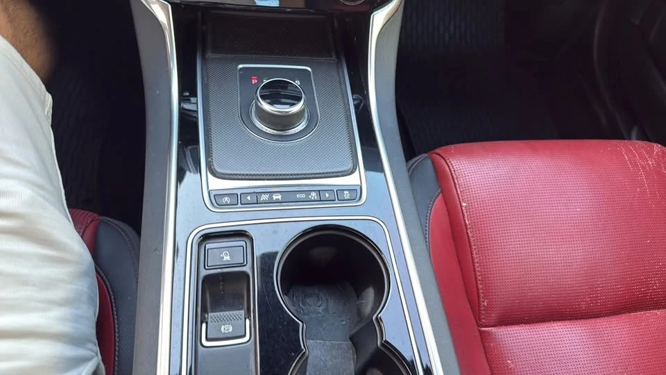 2017 Jaguar XE - Image 15 of 17