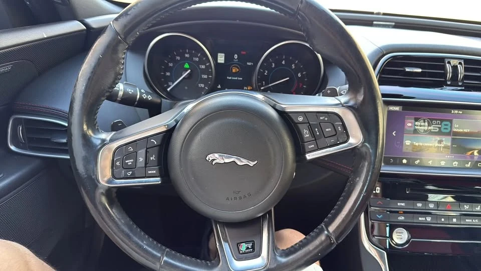 2017 Jaguar XE - Image 16 of 17