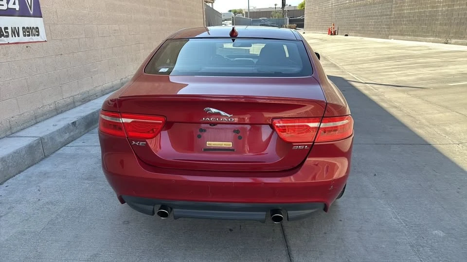 2017 Jaguar XE - Image 8 of 17