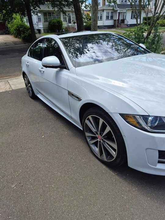 2017 Jaguar XE - Image 2 of 9