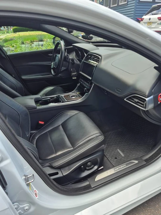 2017 Jaguar XE - Image 9 of 9