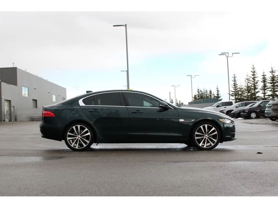 2017 Jaguar XE - Image 3 of 14
