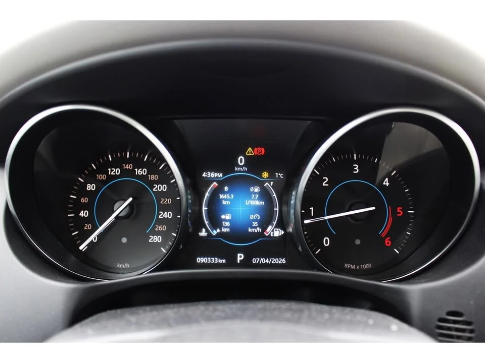 2017 Jaguar XE - Image 10 of 14