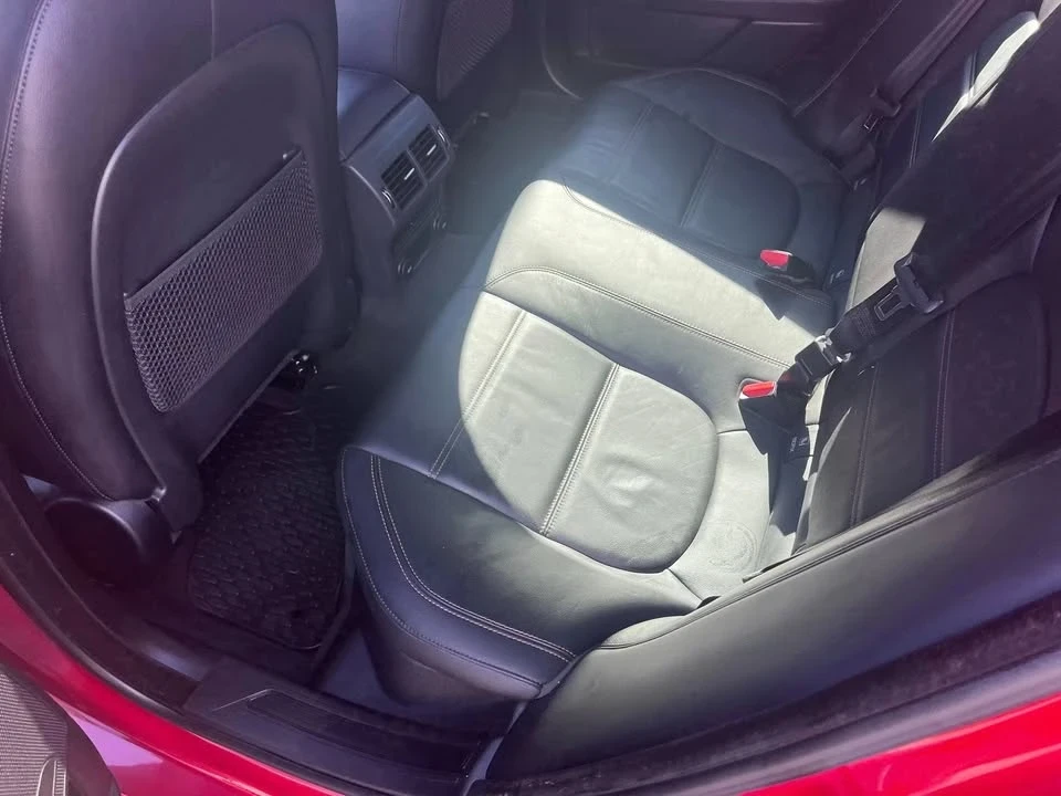 2017 Jaguar XE - Image 4 of 17