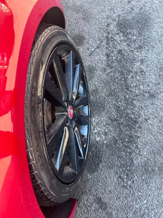 2017 Jaguar XE - Image 6 of 17
