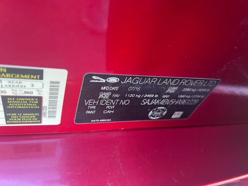 2017 Jaguar XE - Image 10 of 17