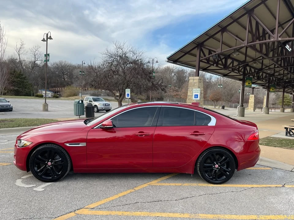 2017 Jaguar XE - Image 2 of 19
