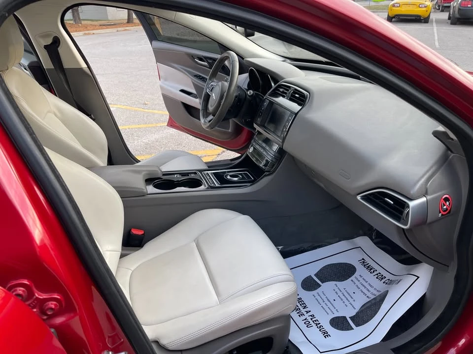 2017 Jaguar XE - Image 7 of 19