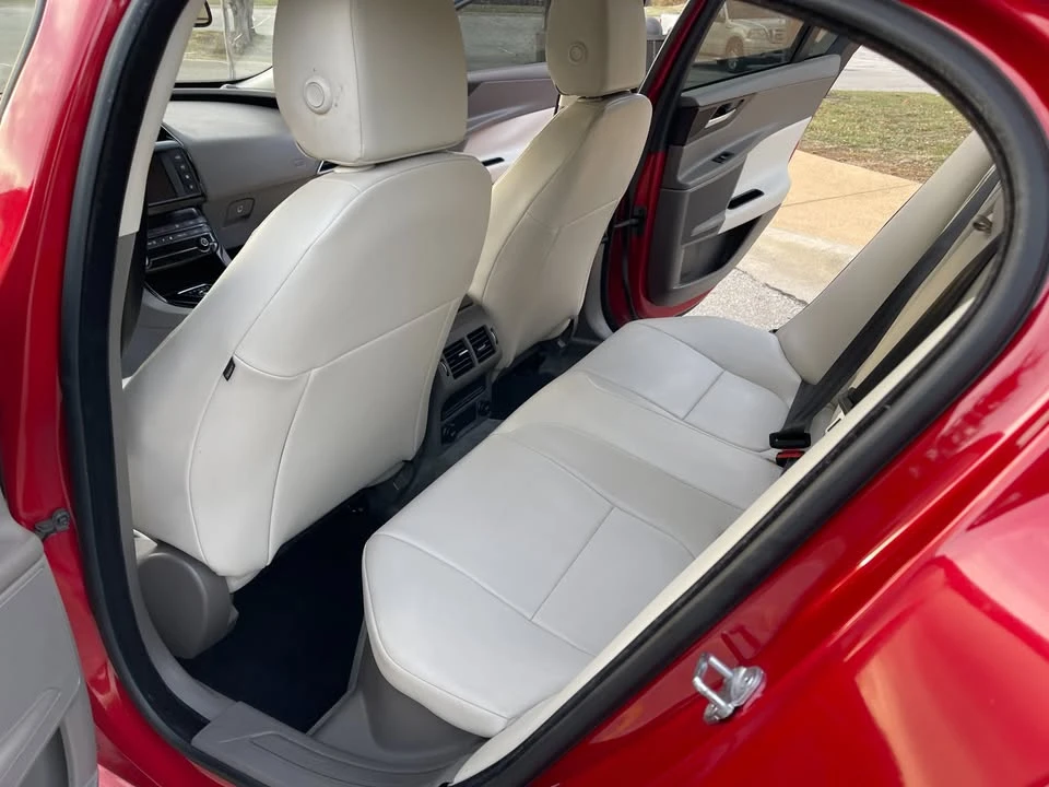 2017 Jaguar XE - Image 8 of 19