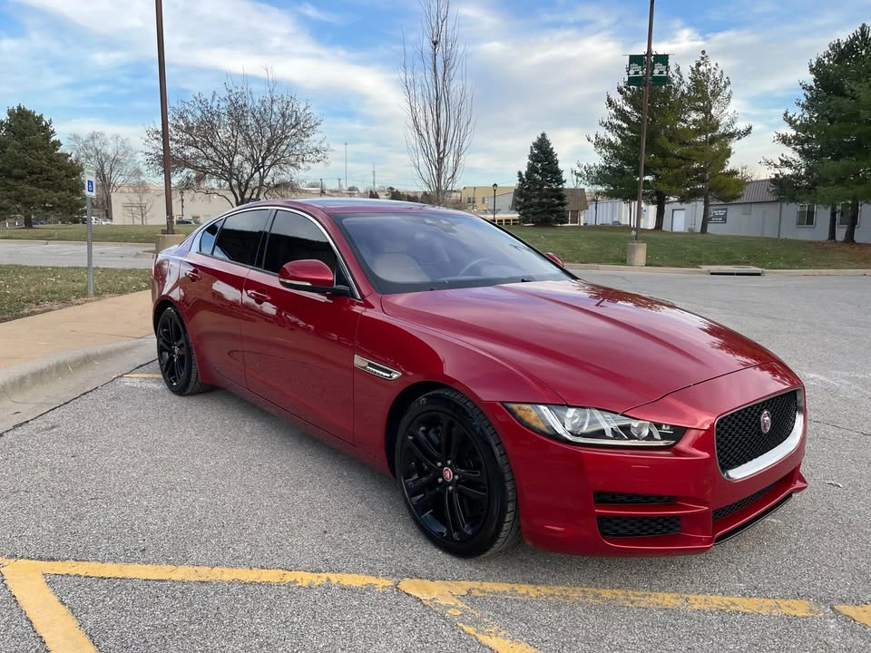 2017 Jaguar XE - Image 17 of 19
