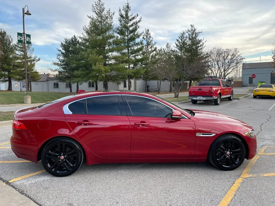 2017 Jaguar XE - Image 16 of 19