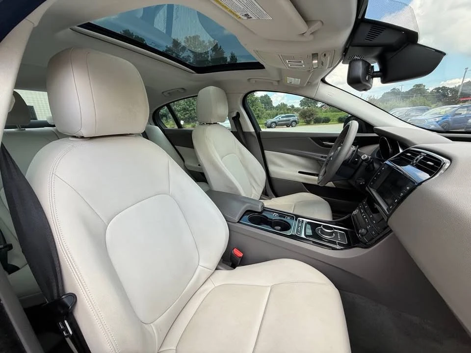 2017 Jaguar XE - Image 13 of 18