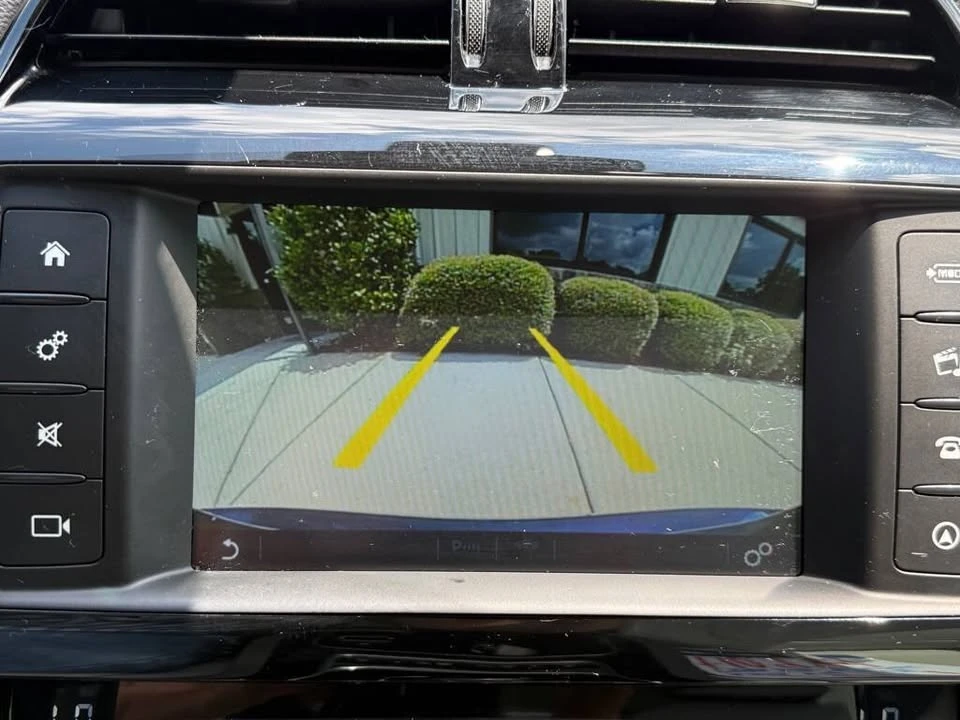 2017 Jaguar XE - Image 18 of 18