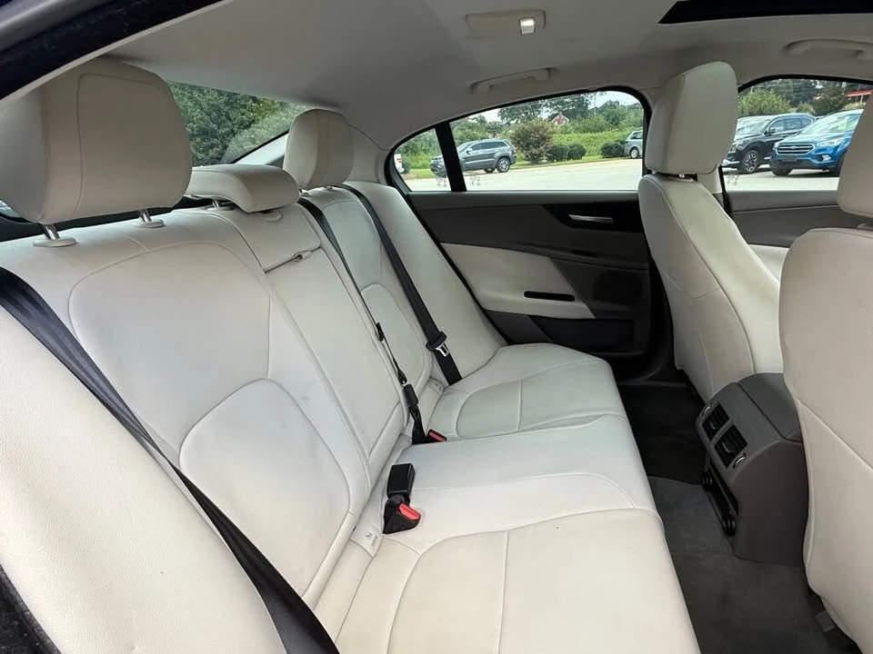 2017 Jaguar XE - Image 14 of 18