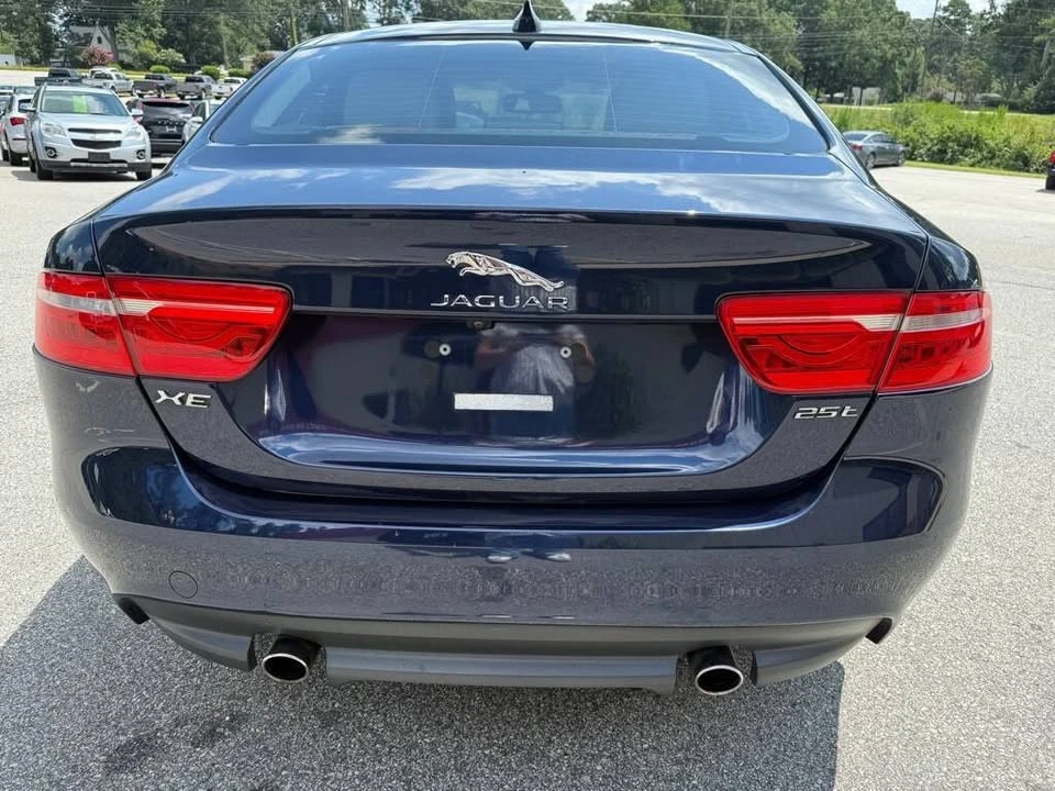 2017 Jaguar XE - Image 5 of 18