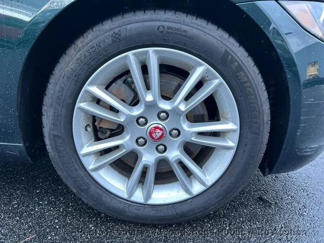 2017 Jaguar XE - Image 13 of 19