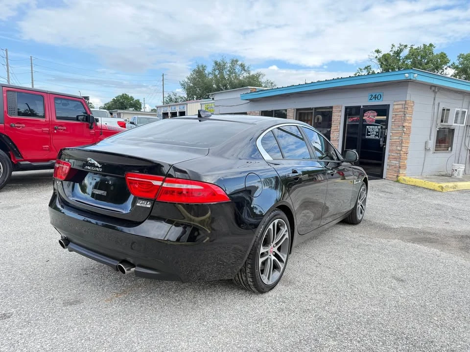 2017 Jaguar XE - Image 4 of 11