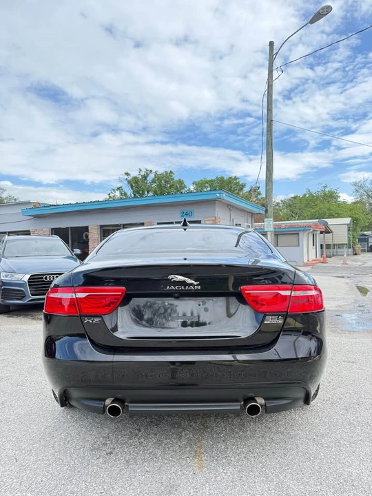2017 Jaguar XE - Image 5 of 11