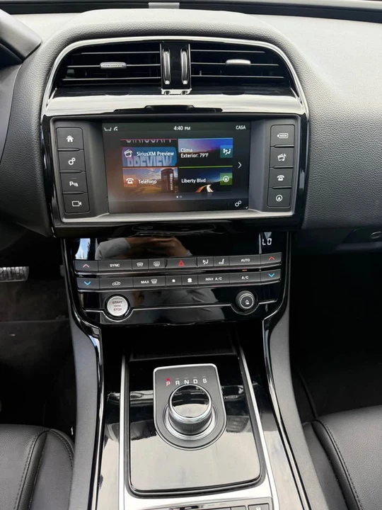 2017 Jaguar XE - Image 10 of 11