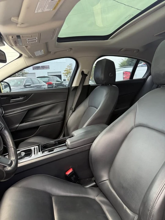 2017 Jaguar XE - Image 9 of 11