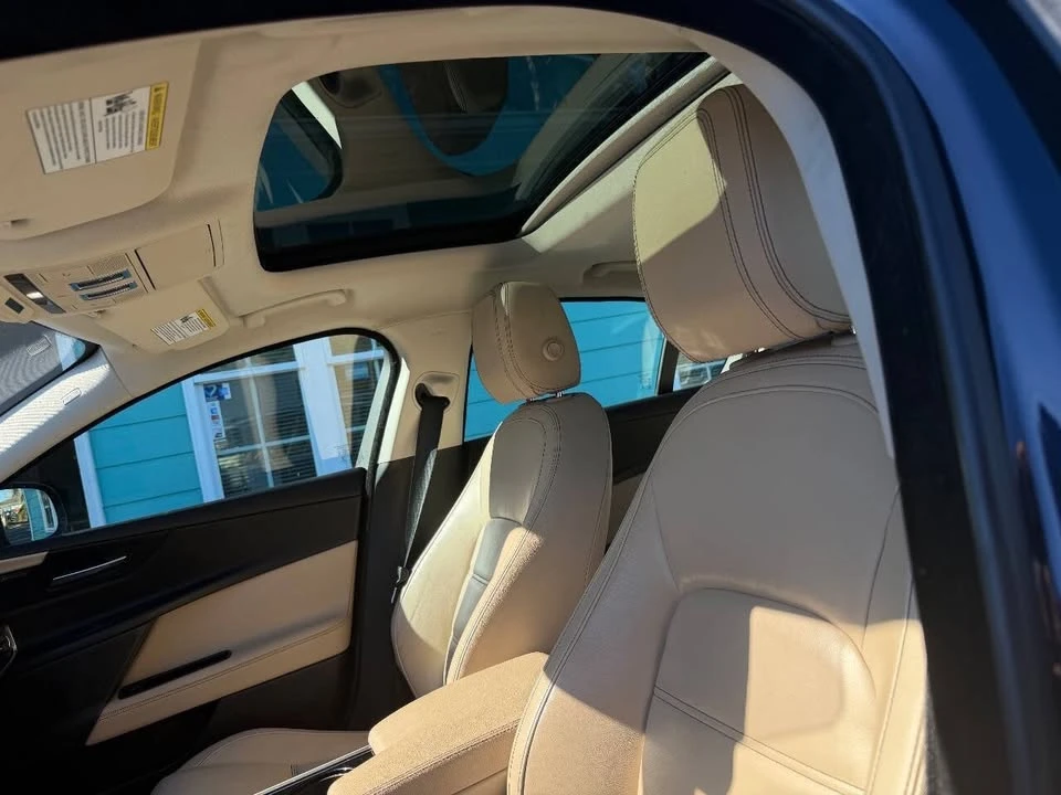 2017 Jaguar XE - Image 18 of 20