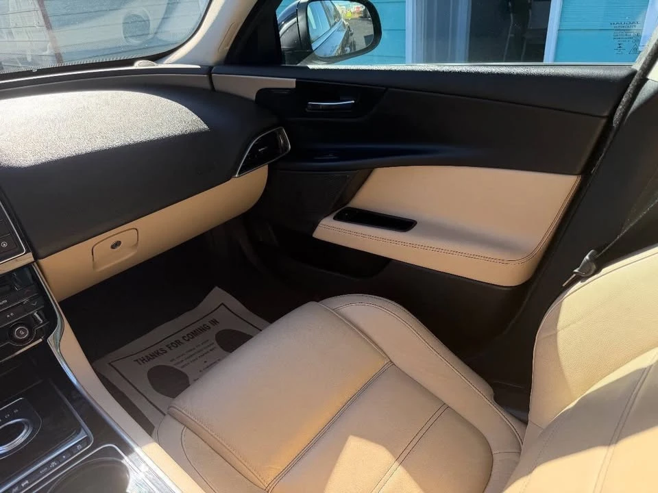 2017 Jaguar XE - Image 14 of 20